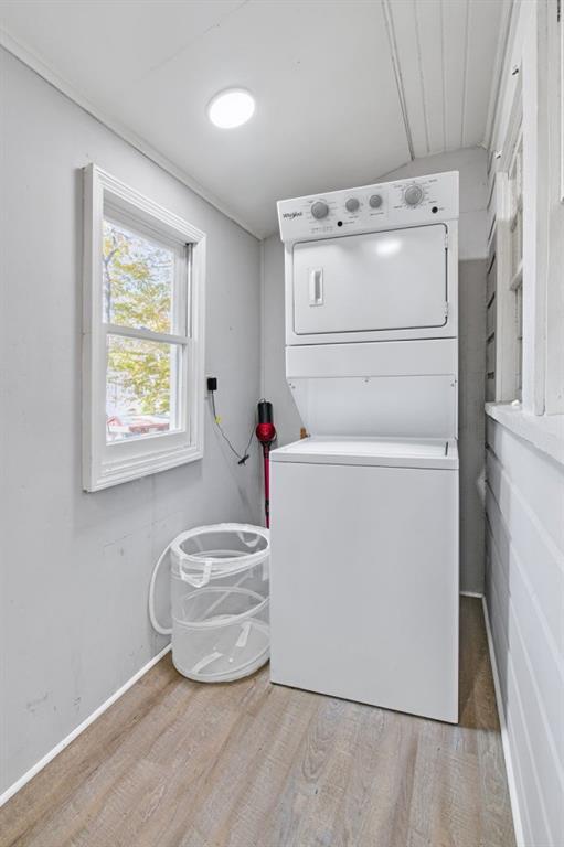 Building Photo - 250 Lake Dr