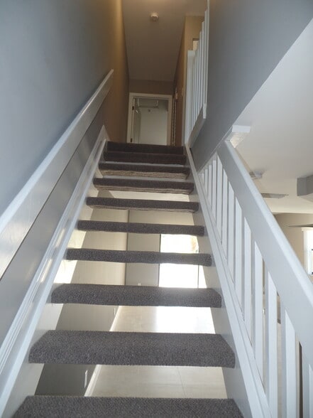 Building Photo - 8911 NW 28th Dr