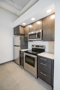 Building Photo - Downstairs Flat by Bike Rack with Washer &...