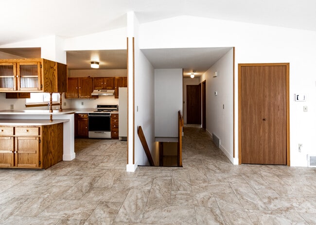 Building Photo - 838 Daffodil St