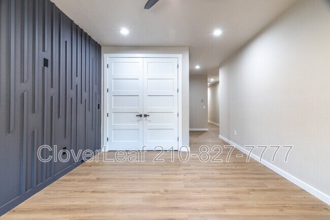 Building Photo - 414 Montana St