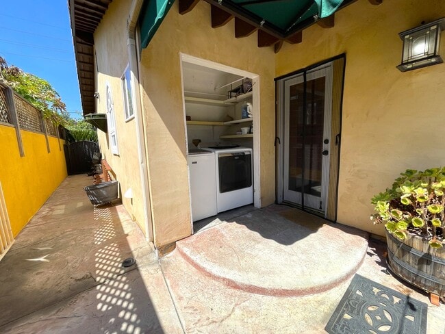 Building Photo - 7326 Vanalden Ave