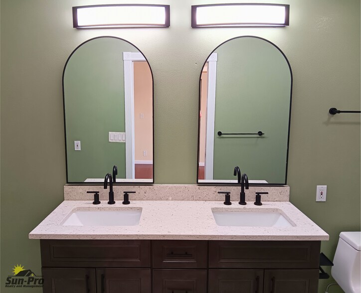 Building Photo - 9 Waterberry Cir