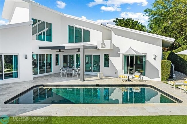 Building Photo - 2416 Bayview Dr