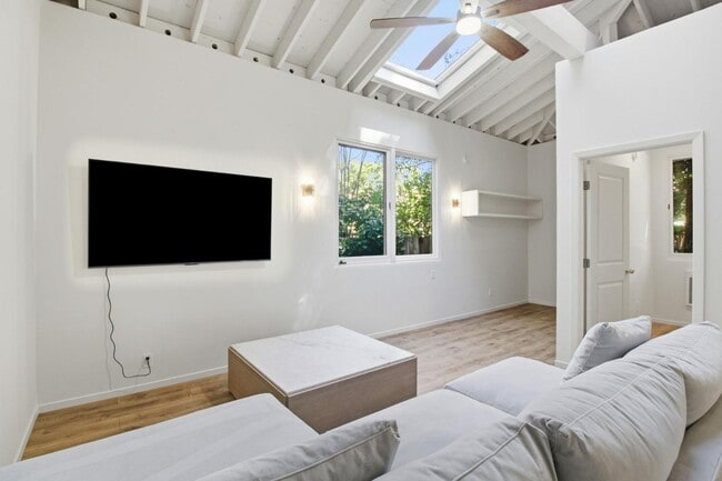 Building Photo - 64 Alejandra Ave