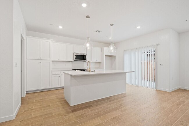 Building Photo - Brand New Three Bedroom Home in Clovis Unified School District!