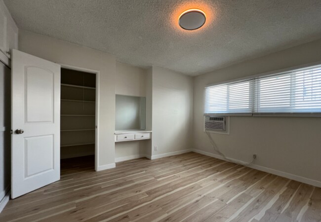 Building Photo - 4710 Vantage Ave