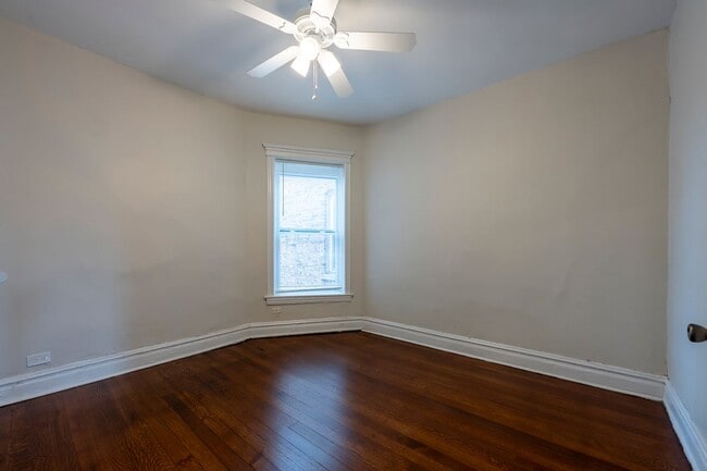 Building Photo - Spacious, Renovated 3 Bedroom 1 Bathroom