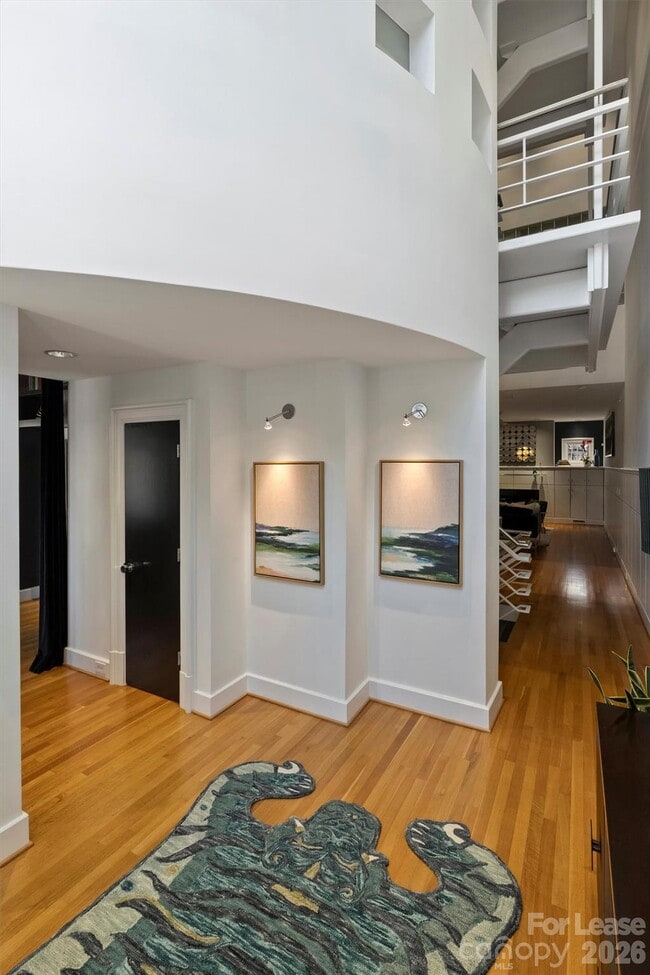 Building Photo - 1124 Dilworth Crescent Row