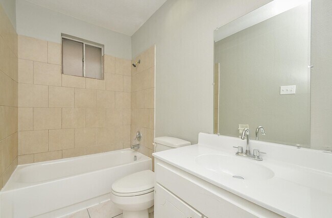 Building Photo - 4522 Donalbain Dr