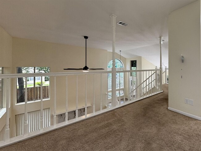 Building Photo - 31 N Lakeridge Cir