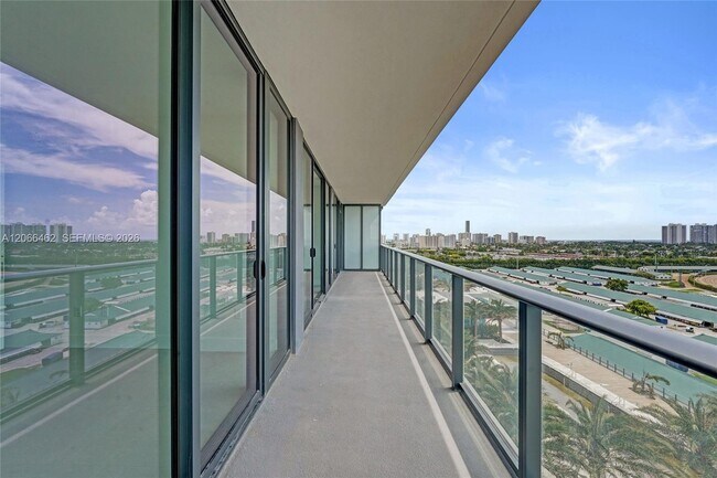 Building Photo - 1170 E Hallandale Beach Blvd