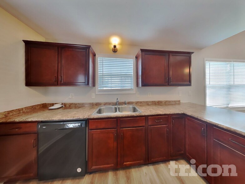 Building Photo - 1037 Dwight Eisenhower Way