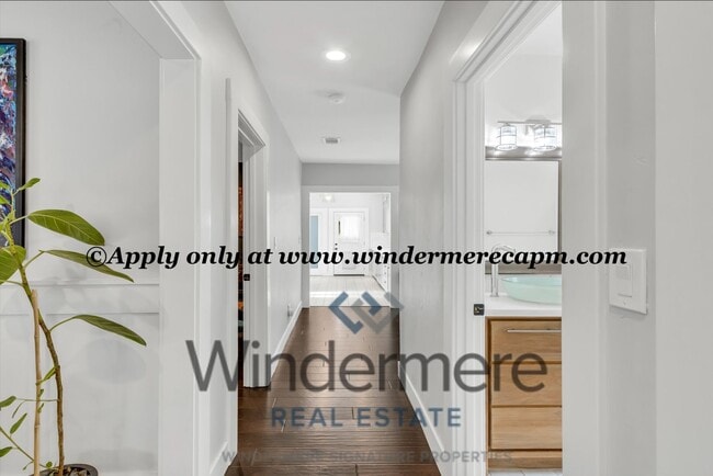 Building Photo - Timeless Modern Luxury 3 bedroom in one of...