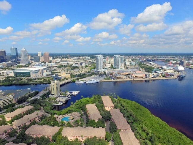 Building Photo - 704 Seagate Dr