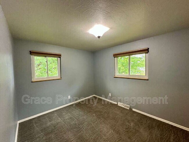 Building Photo - 852 S Quail Way