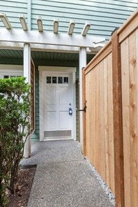 Building Photo - Charming AIR CONDITIONED Alki Townhome