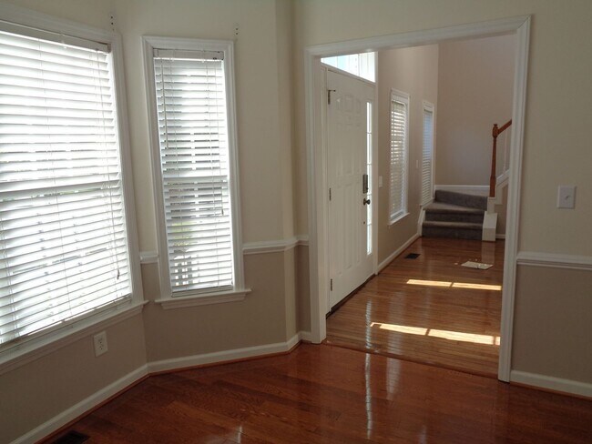 Building Photo - House For Rent in NW Greensboro!