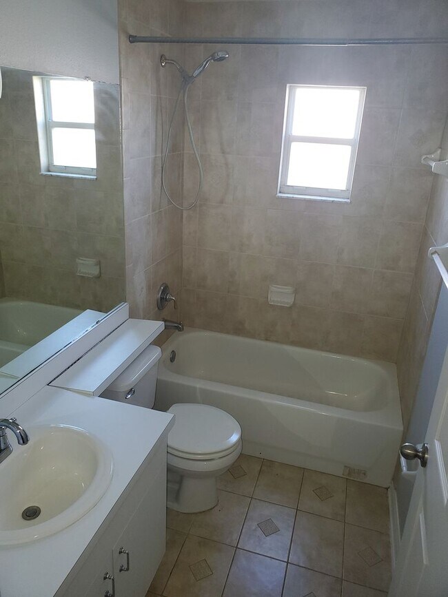 Building Photo - Glenridge 3/2 Home Located in Lakeland