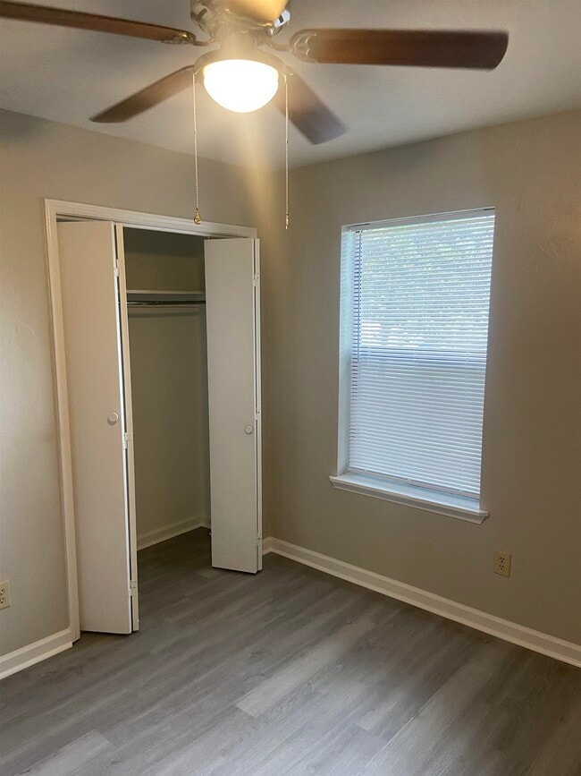 Building Photo - 1830 Sylvan Ct