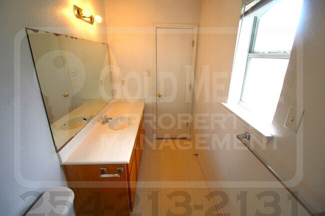 Building Photo - 1710 Aztec Trce