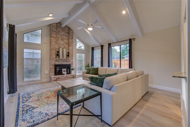 Building Photo - 714 Last Arrow Dr