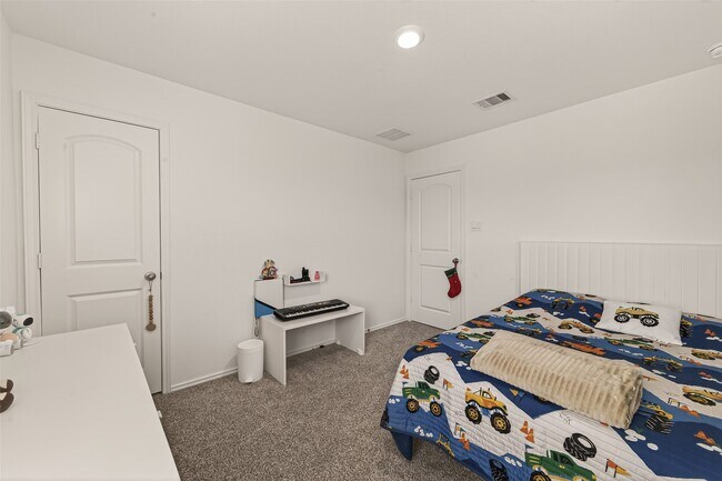 Building Photo - 24726 Cedar Ln