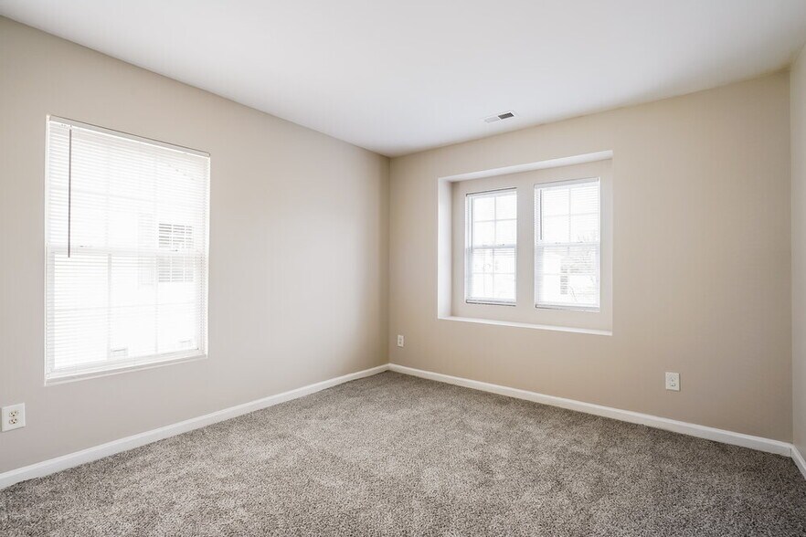 Building Photo - 107 Sleeper Car Ln