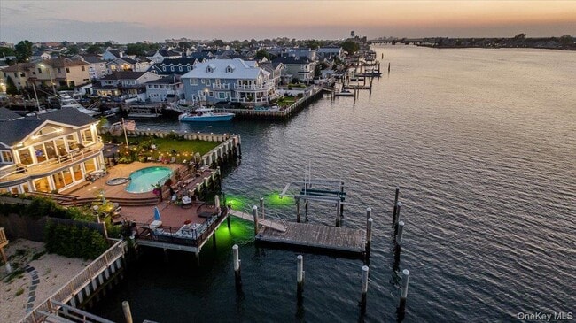 Building Photo - 94 Heron St