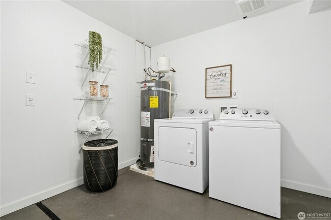 Building Photo - Spacious Richmond Highlands Retreat with Modern Updates & Flexible Living