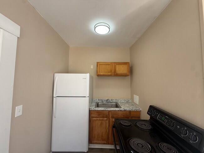 Building Photo - 42 Franklin St