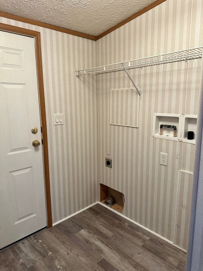 Building Photo - Centrally Located 3 BD 2 BA Modular Home