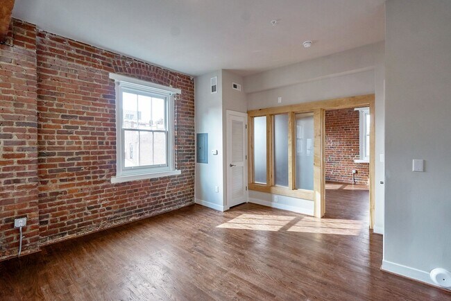 Building Photo - 10 Walnut Alley