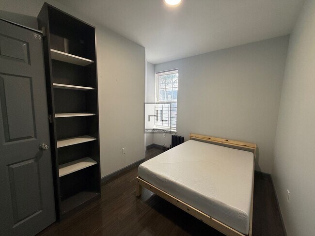 Building Photo - Brighton Beach 3BR | 30 Seconds to B/Q Train + Beach Access | Renovated Apartment