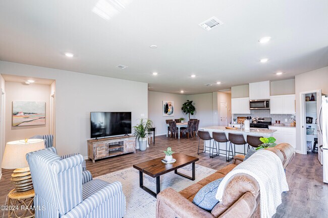 Building Photo - 407 Broussard Hl Dr