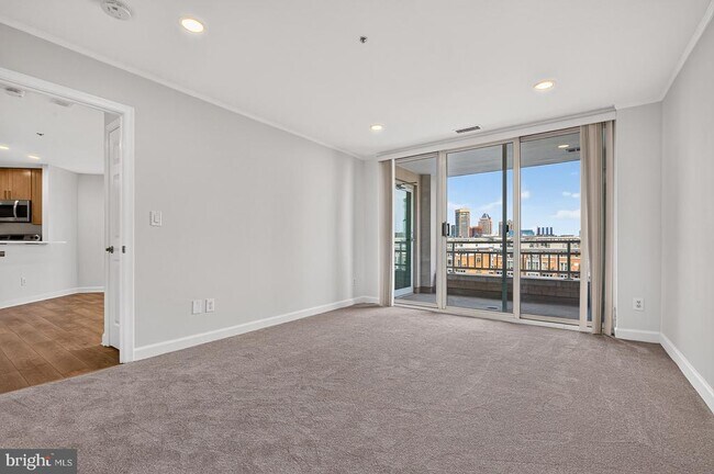 Building Photo - 100 Harborview Dr