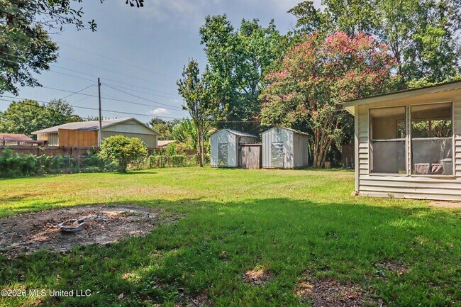 Building Photo - 4625 Hilltop Dr