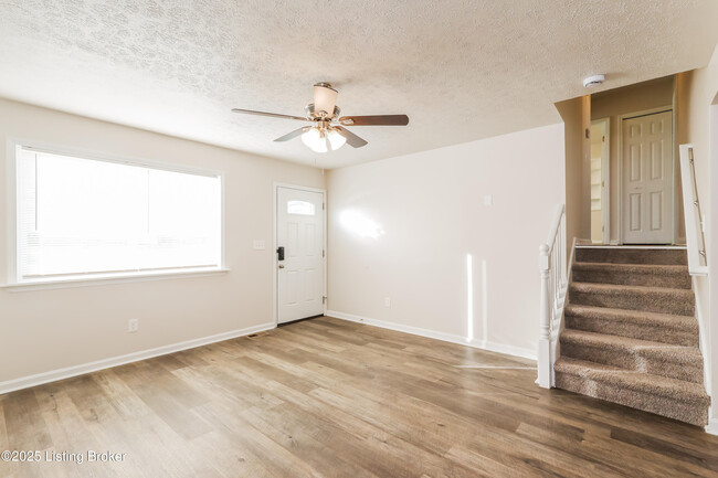Building Photo - 9420 Wood Hollow Rd
