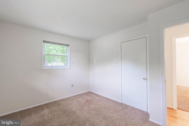 Building Photo - 5008 Treetop Ln