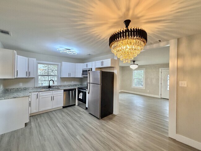 Building Photo - 5958 Scottsdale Dr