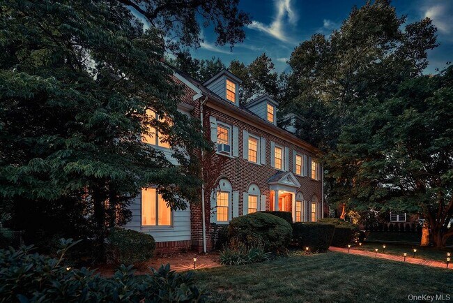 Building Photo - 70 Frederick Pl