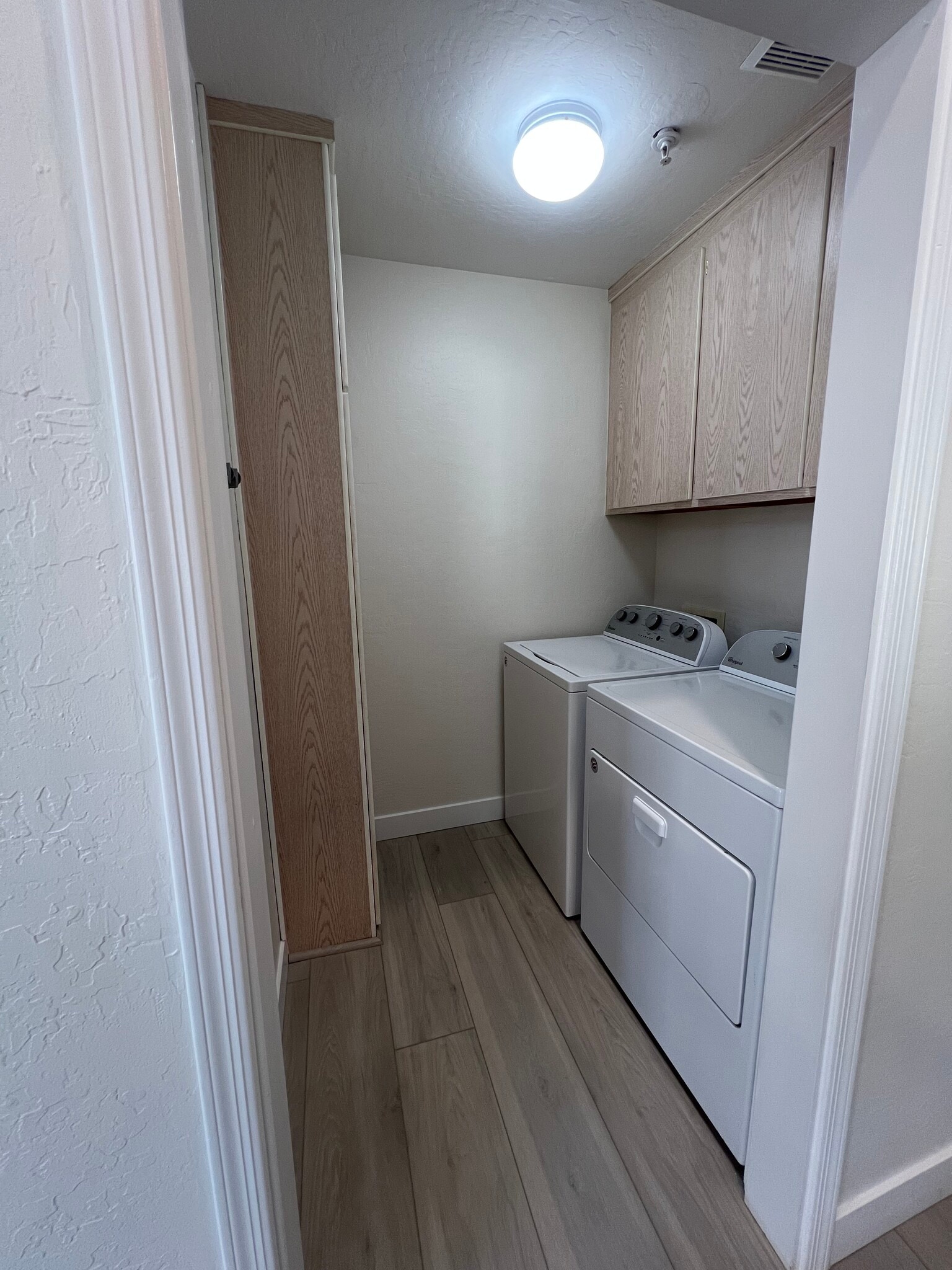 Building Photo - 9070 E Gary Rd