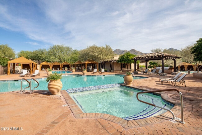 Building Photo - 9818 E Edgestone Dr