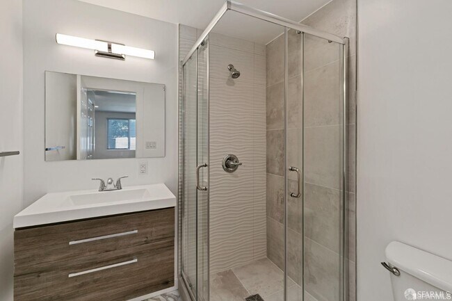 Building Photo - 68 Cayuga Ave