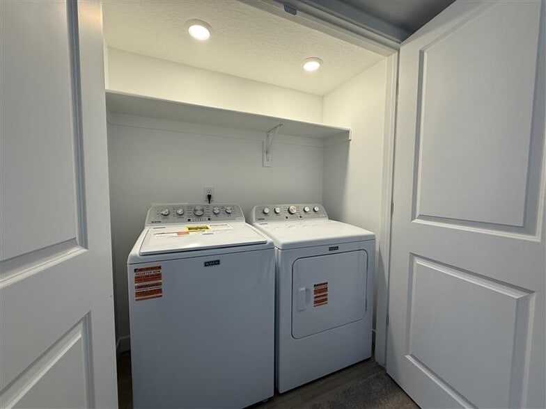 Building Photo - 1545 W Bravo Dr