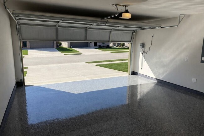 Building Photo - 3405 Tomahawk Dr