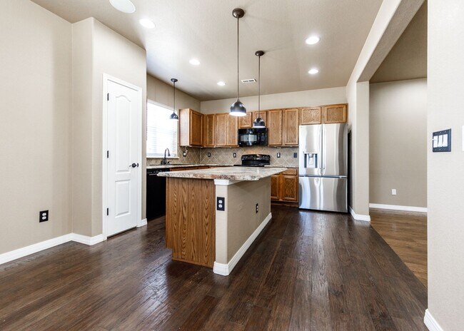 Building Photo - Westside 3 Bed Townhouse in Gold Hill Mesa