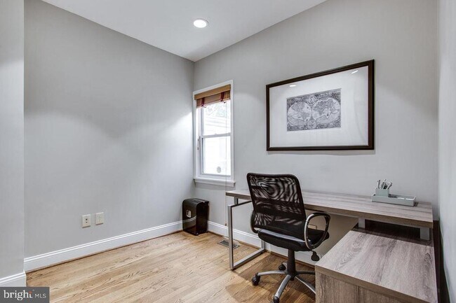 Building Photo - 1523 6th St NW