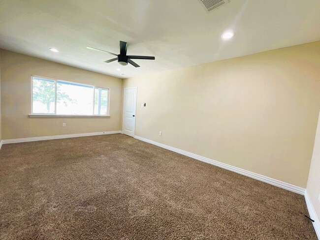 Building Photo - 24514 Sunny Glen Dr
