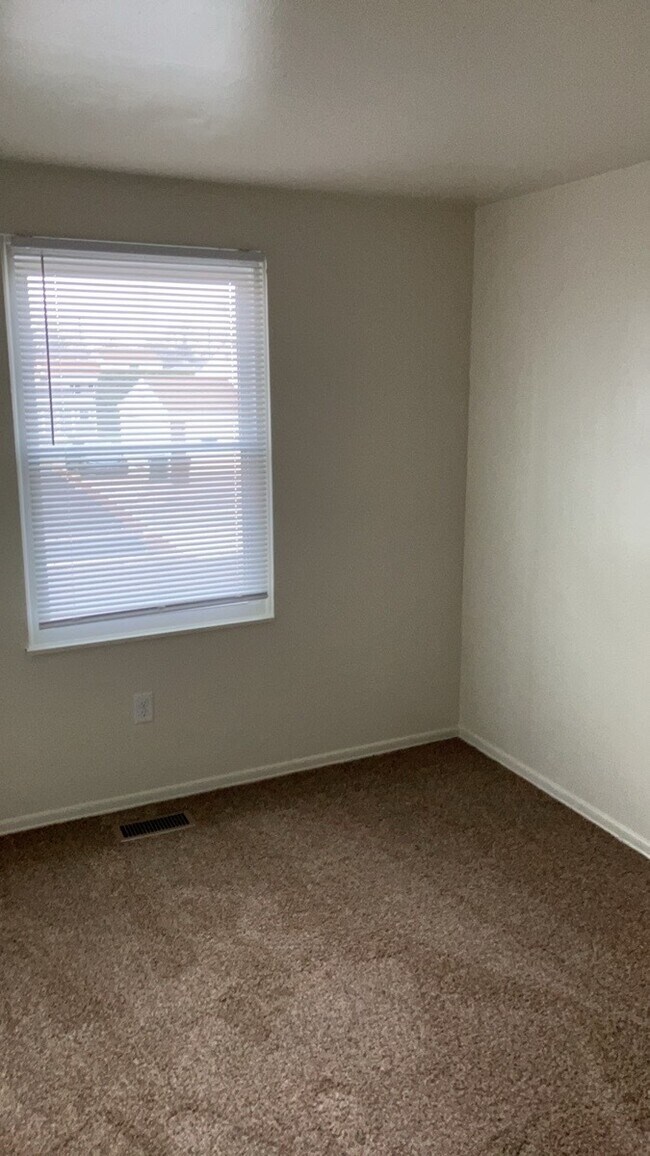 Building Photo - 105 Woodard Dr